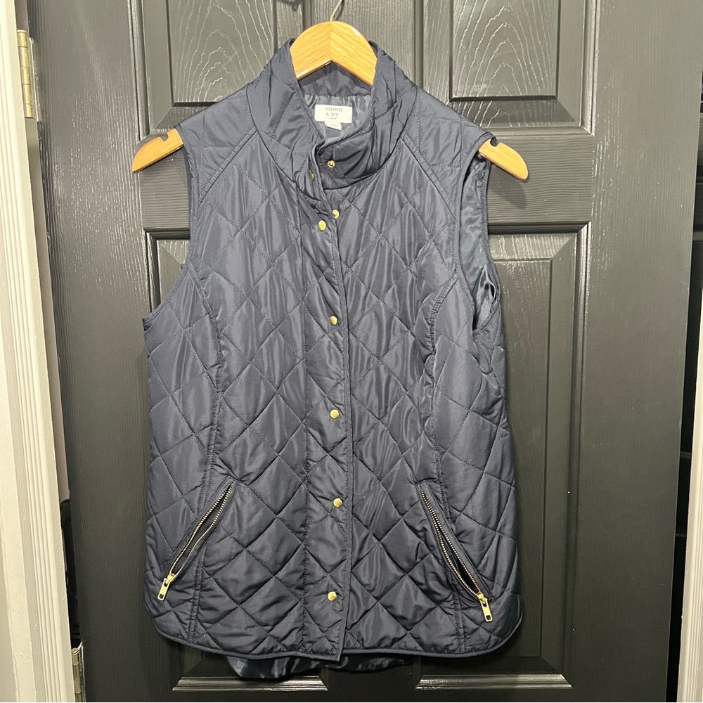 Crown & Ivy Women's Vest Sz L Quilted Navy Zipper Pockets
